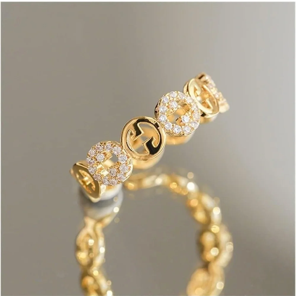 💎 18KGP interlocking circle ring with pave set crystals_3